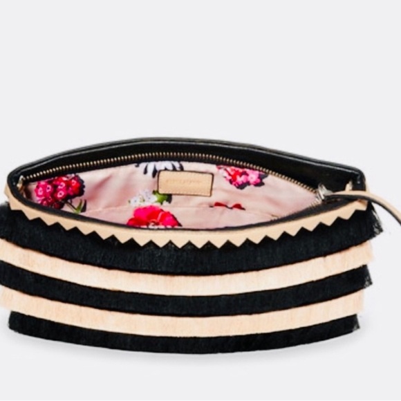 🆕Stella & Dot Eloise  black & blush fringe clutch. Floral interior. 🖤 🧡NWOT - Picture 4 of 10